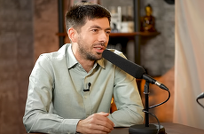 Mircea Bravo filmează o nouă comedie, în Grecia. Personaje principale: o fostă câştigătoare iUmor şi un jurat iUmor