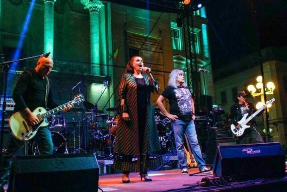 FUSION. Filarmonicile "coboara in strada" la Brasov: Rock Simfonic cu Iris si Felicia Filip, Jazz Coral si Pop Simfonic. Piese celebre sau virale, cantate de orchestre. Ovidiu Anton, unul dintre invitati