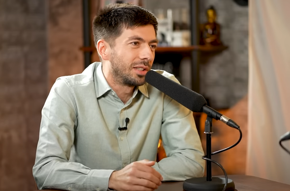 INTERVIU. Mircea Bravo, despre Nuntă pe bani: „E o comedie despre situaţiile amuzante prin care trece un tânăr care urăşte nunţile, adică eu”