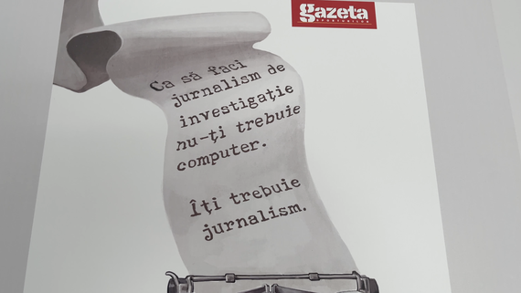 VIDEO. Am fost la expoziţia 25 de ani de Headvertising. Interviu cu şeful agenţiei care a semnat reclame la GSP, Libertatea, Antena 1, Connex şi multe altele! Cât mai e deschisă?