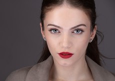 INTERVIU. Alexandra Spătărelu, protagonista filmului „Nuntă pe bani”: „E greu să fii mireasă, dar e frumos în noaptea nunţii, când se numără banii”