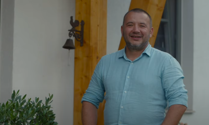 Marius Tudosiei, cunoscut pentru emisiunea Sănătatea în Bucate pe care a prezentat-o la Digi 24 şi fost co-prezentator al formatului Chefi fără limite (Antena 1), va lansa un podcast, care se numeşte Local.