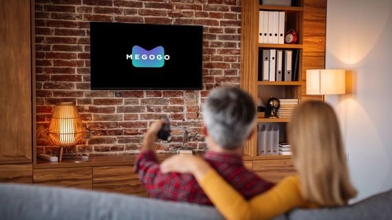O nouă platformă de streaming intră în România. Utilizatorii vor avea acces la peste 100 de televiziuni, dar şi filme blockbuster. Cât costă?