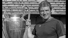 Fanatik explică traseul ştirii false cu moartea lui Ienei: a pornit de la un vecin al lui Nea Imi. Jurnaliştii nu au reuşit să verifice şi "s-au grăbit să publice" 