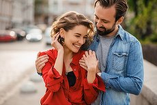 S-a lansat o platformă cu poveşti de iubire inspirată de o rubrică din The New York Times. Cum îţi poţi înscrie povestea?