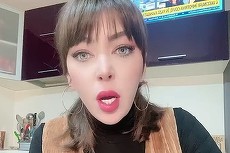 Oana Lovin a pierdut definitiv procesul generat de panoul luminos de pe magazinul Cocor, în care apăreau mesajele #Câine şi #Traficdeinfluenţă. Ce daune are de plătit