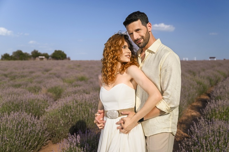 FOTO. Adrian Nartea, cunoscut pentru rolul din Vlad, va fi din nou protagonistul unui serial. Cu cine va juca în „Iubire cu parfum de lavandă”?