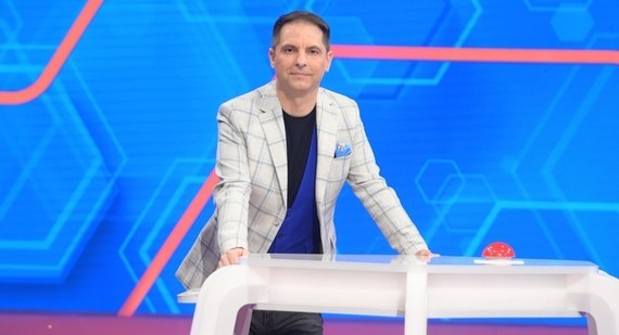 Dan Negru revine cu Jocul cuvintelor. „Eu sunt pe contrasens cu quiz-urile, că suntem ţara cu cele mai puţine.” „Piaţa TV de la noi e mimetică, când unul face ceva, toţi ceilalţi îl imită! Acuşica sunt unii care ne vor copia”