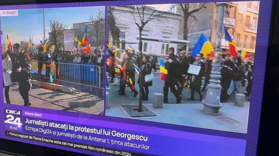 VIDEO. O jurnalistă Digi24 a fost atacată cu covrigi şi sticle de apă de către manifestanţii de la mitingul pro-Georgescu. Maşina jurnaliştilor Observator a fost vandalizată