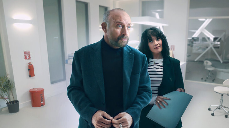 Paginadeseriale: Serial nou cu Halit Ergenç, cel care l-a interpretat pe Suleyman Magnificul. Iubiţii anonimi este disponibil deja pe Netflix