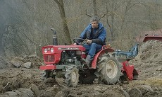 VIDEO. Dragoş Bucur şi Dana Nălbaru, serial despre viaţa lor la ţară