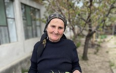Paginadeseriale: Nosferatu poate fi urmărit pe platforma Sweet.TV. În film joacă bunica Gherghina, cunoscută de pe Tik Tok