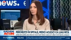 Se mai întâmplă. Moment simpatic la Euronews. Şi l-am prins ...cu ţigara-n gură! Reacţia prezentatoarei face toţi banii!