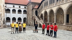 Andreea Antonescu, Nicolai Tand şi Mihai Găinuşă, printre vedetele care participă în noul sezon Poftiţi pe la noi. Emisiunea găzduită de Nea Mărin vine cu reguli noi
