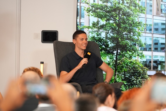 David Popovici, într-o campanie Orange pentru combaterea dependenţei de ecrane 