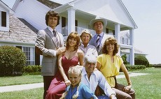 Dallas se vede din nou la TV. Serialul fenomen a intrat în grila postului Acasă TV
