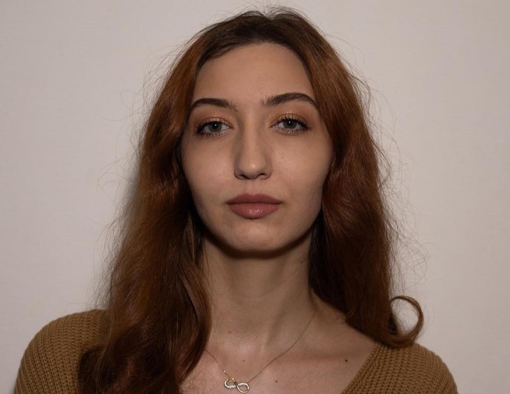 O jurnalistă de la Digi24 lansează o carte. „Vot în alb”, o ficţiune ce explorează mecanismele unui regim totalitar în zilele noastre 
