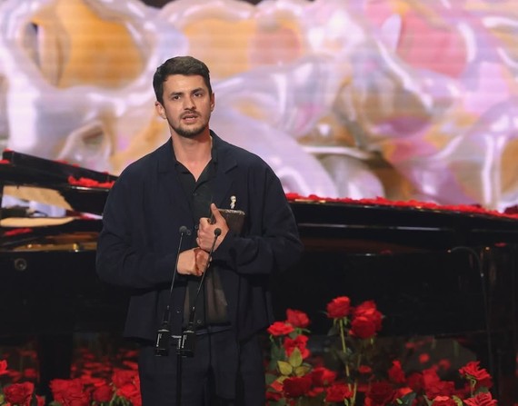 Paginadeseriale.ro. Vlad Udrescu, protagonistul din Ana, Mi-ai fost scrisă în ADN, a câştigat premiul UNITER pentru Cel mai bun actor în rol principal