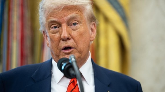 Decretul lui Donald Trump cu privire la suspendarea finanţării posturilor de radio publice NPR, contestat în justiţie