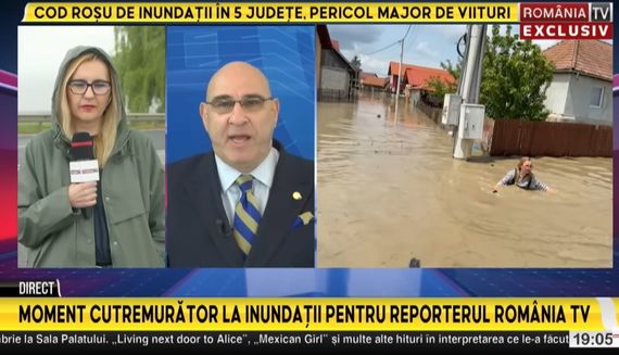 Riscurile meseriei. O jurnalistă de la România TV, în apă până peste cap. La propriu! - VIDEO
