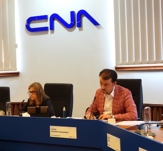 CNA reacţionează dur: „Nicio crimă nu trebuie să devină spectacol”. Solicită platformelor eliminarea filmării în care o femeie este ucisă în faţa fiicei ei