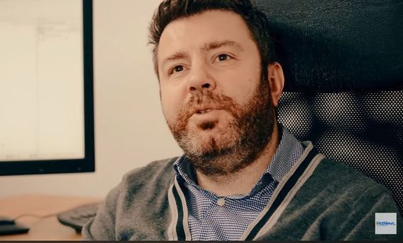 Lovitură în instanţă. România TV, obligată să plătească zeci de mii de euro şi să şteargă articole despre milionarul Daniel Dineş