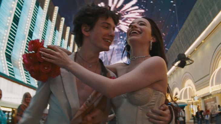 Paginadeseriale. Filmul Anora, câştigător a cinci premii Oscar, este disponibil pentru vizionare pe SkyShowtime 