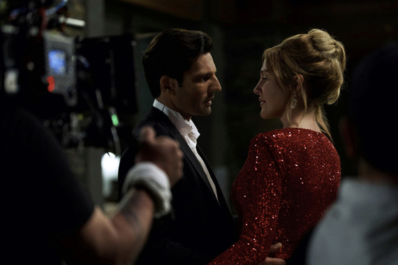 Turcia lansează mini-serialul „Gambitul din Antalya”. Meryem Uzerli, actriţa din Suleyman Magnificul, protagonista producţiei