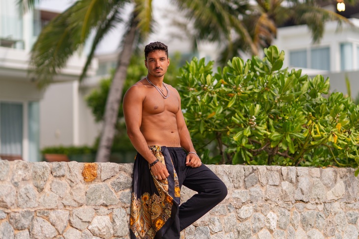FOTO. Antena 1 îi prezintă pe ultimii trei care completează lista ispitelor masculine de la Insula iubirii. Un actor şi un inginer, printre nume