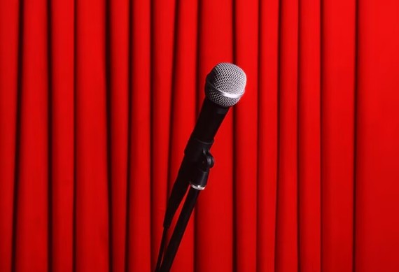 Antena 1 pregăteşte un show de roast-uri. Emisiunea aduce în prim-plan vedete din România