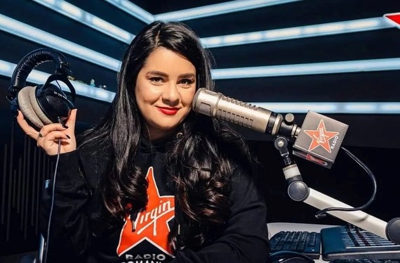 Oana Tache îşi mută emisiunea de pe Virgin Radio la mare