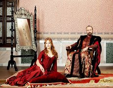 Suleyman Magnificul ajunge din nou la finalul poveştii, de data aceasta pe Happy Channel. Când sunt difuzate ultimele episoade