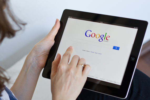 Specialiştii SEO despre mutarea care a aruncat traficul site-urilor în aer: "Nu e penalizare! Odată cu explozia AI, Google s-a trezit cu o avalanşă de conţinut pe cap." "În următorul an, căutările din Chat GPT ar putea să fie peste Google"