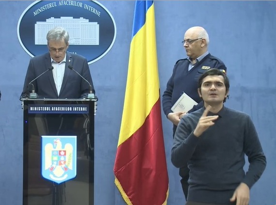 Îl mai ţineţi minte pe interpretul mimico-gestual din timpul pandemiei? Acum aveţi ocazia să învăţaţi limbajul semnelor! Cine face cursurile 