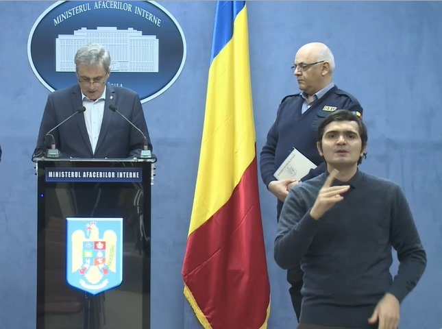 Îl mai ţineţi minte pe interpretul mimico-gestual din timpul pandemiei? Acum aveţi ocazia să învăţaţi limbajul semnelor! Cine face cursurile 
