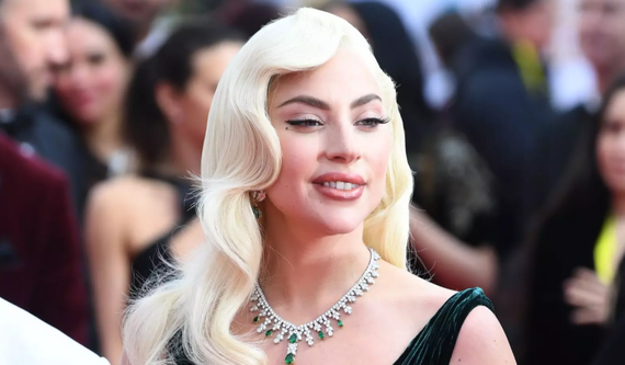 Paginadeseriale. Lady Gaga semnează o piesă pentru coloana sonoră din „Wednesday 2”
