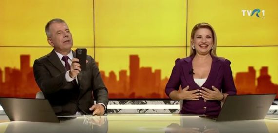 Se mai întâmplă. Moment amuzant la Telejurnalul TVR. Ce spuneau cand nu ştiau că sunt în direct - VIDEO