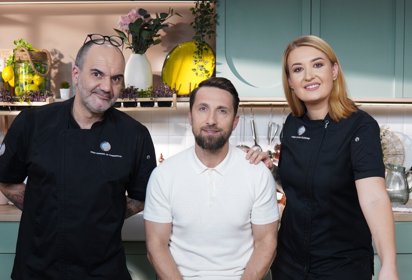 Chefii Roxana Blenche şi Samuel Le Torriellec se întorc cu sezonul 10 Hello Chef. Dani Oţil şi Pepe, invitaţi la emisiune