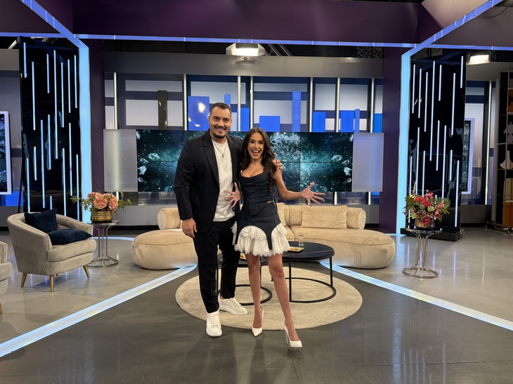 Începe un nou sezon Xtra Night Show, dar cu alţi prezentatori. Bursucu şi Andreea Frăţilă, gazdele emisiunii