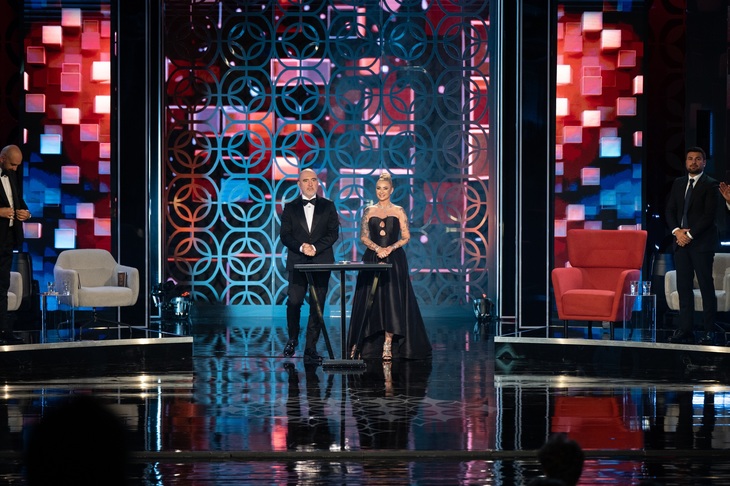 Anamaria Prodan, luată la „roast” în prima ediţie a show-ului „La bine şi la Roast” de la Pro TV