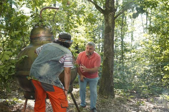 VIDEO. Imagini de la filmările comediei SF „Vasile şi naveta spaţială”. Au lucrat cu specialisti cu experienta la Avatar, Godzilla si Star Trek. Alin Panc: „Ideea de SF e de mult în minţile noastre, dar nu am avut curajul până acum”