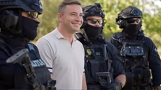 VIDEO Campanie inedită: Poliţia din Republica Moldova le-a arătat influencerilor ce păţesc cei care „se joacă cu votul”