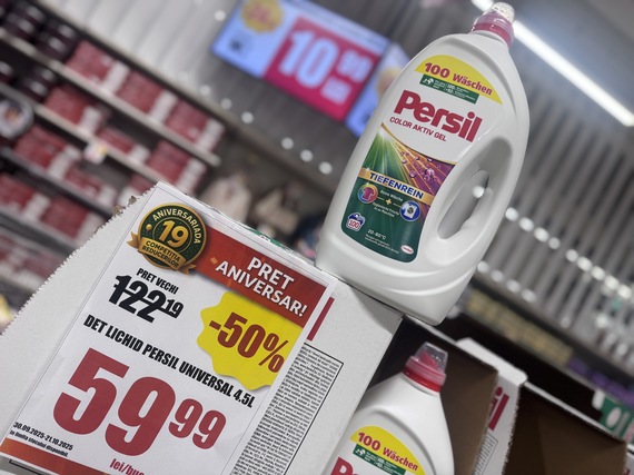 Reportaj VIDEO. Reduceri de tot felul! Detergenţi la jumătate de preţ, jucării şi Lego. Dar şi produse cosmetice coreene la ofertă. La Aniversariada Auchan (Proiect Special)