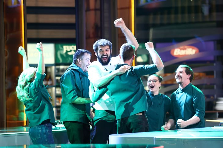 AUDIENŢE. Fără MasterChef, Chefi la cuţite au fost primii şi la oraşe şi pe publicul comercial. Cifrele serii