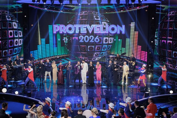 Protevelionul cu Raluka şi Pavel Bartoş. Un fel de "cu mască, fără mască" dar ...în umbră. Concurs cu premiu de 10.000 de euro pentru telespectatori