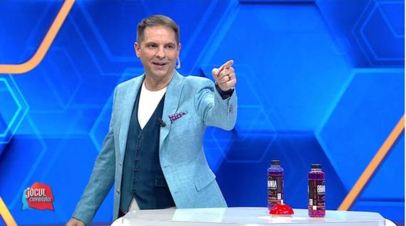Dan Negru, săgeţi pentru Antena 1 şi Pro TV după emisiunile de Revelion. „Echipa care a pierdut mereu revelioanele a înlocuit echipa care le-a câştigat”. Ce zice de formatul tip "cu mască, fără mască"