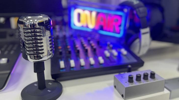 O nouă imagine pentru postul de radio Sweet FM. Politica inedită la rularea pieselor muzicale