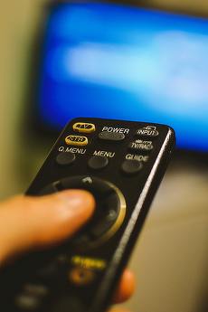 Must carry 2026: cine intră şi cine iese din lista televiziunilor obligatorii. Pe lângă Digi24, încă o televiziune a ieşit din listă
