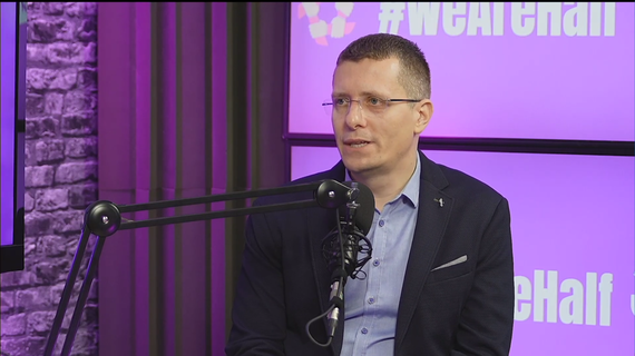 Ep. 6 #WeAreHalf. Omul de afaceri şi investitorul Marius Alexe - în discuţii despre masculinitatea toxică: „Nu e o competiţie între bărbaţi şi femei”