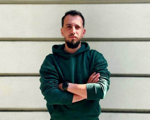 România TV şi Realitatea Plus pierd în instanţă în faţa activistului civic Radu Hossu. Are de primit daune de zeci de mii de euro